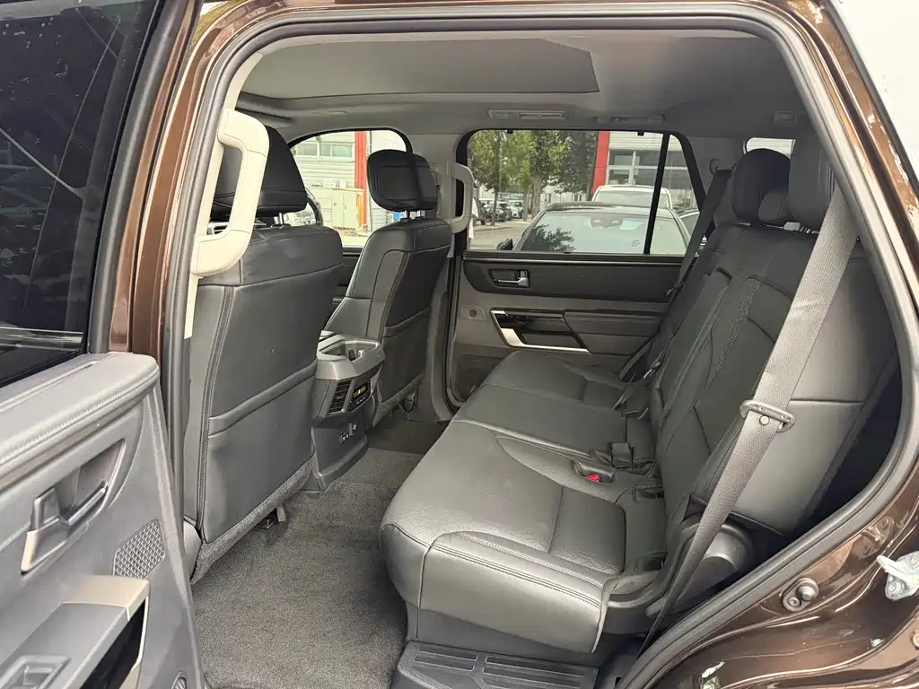 Toyota Sequoia — миниатюра 6