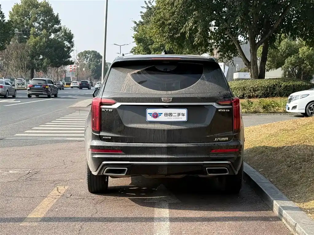 CADILLAC XT6