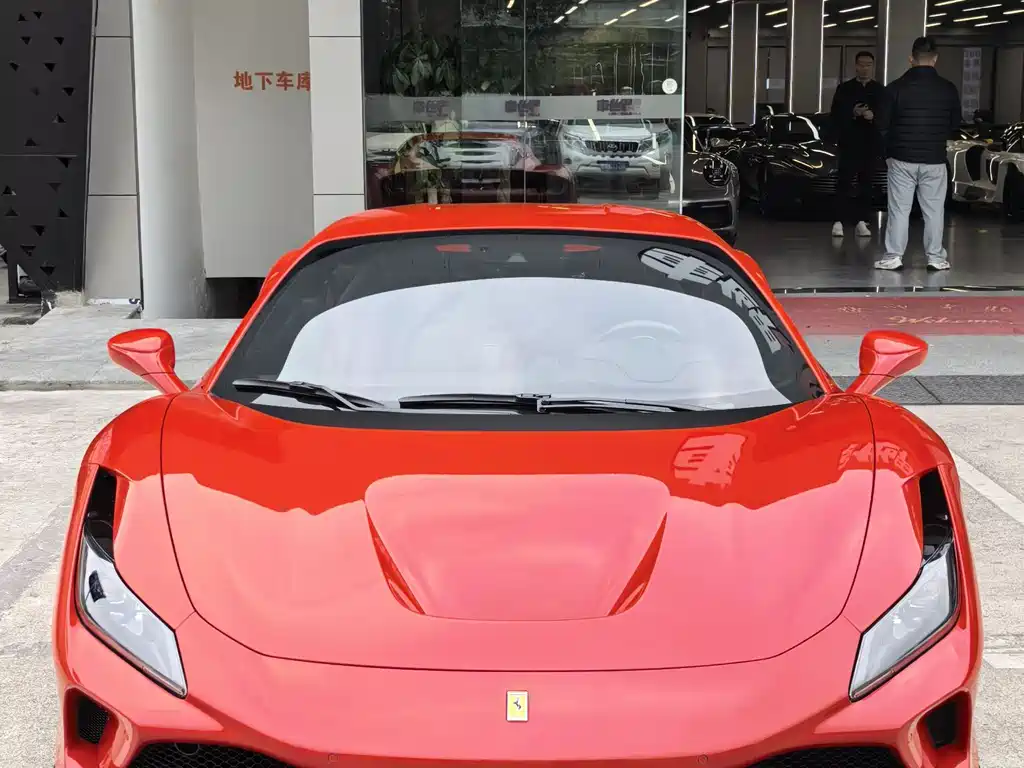 FERRARI F8