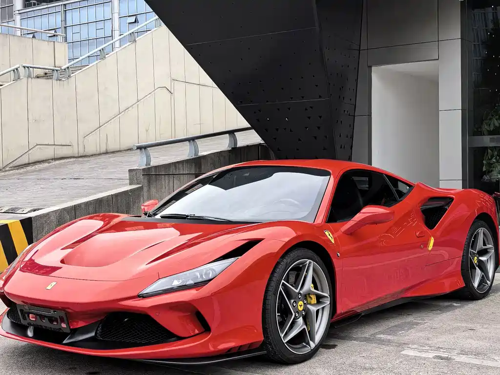 FERRARI F8