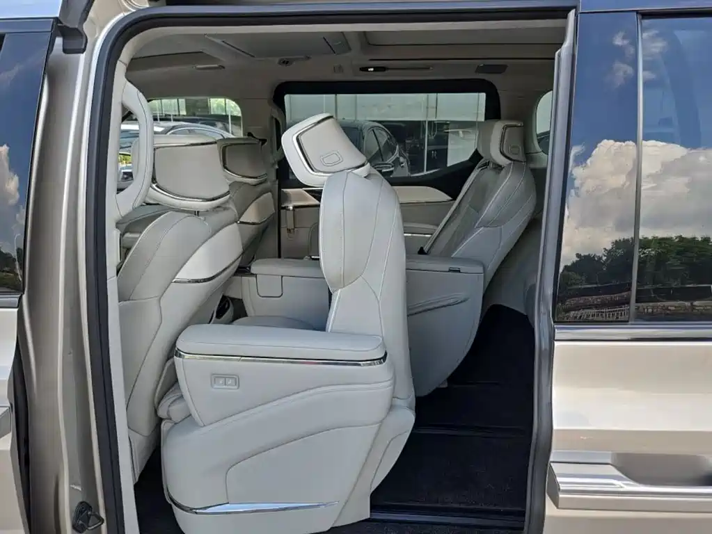 Volvo EM90 — миниатюра 6