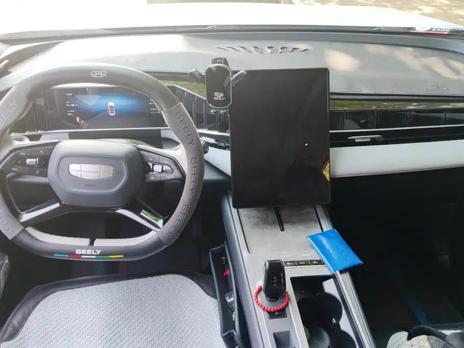 Geely Boyue L — миниатюра 12