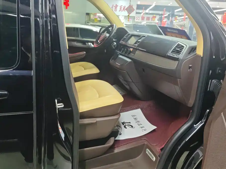 Volkswagen Caravelle — миниатюра 8