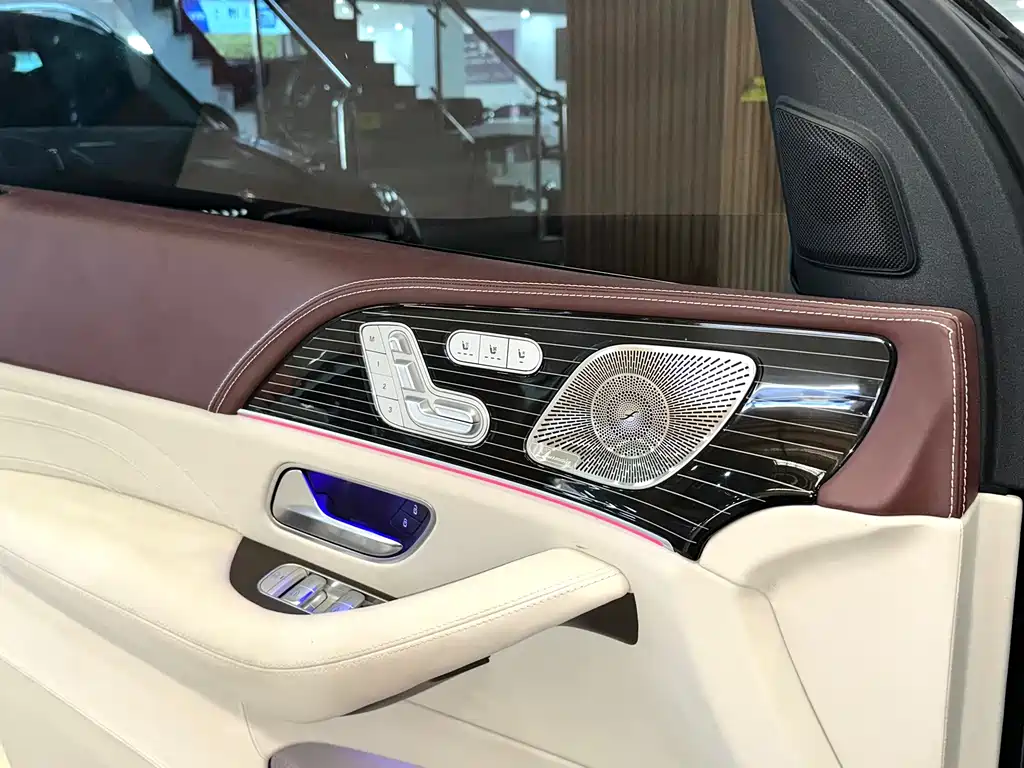Mercedes-Benz GLS — миниатюра 8