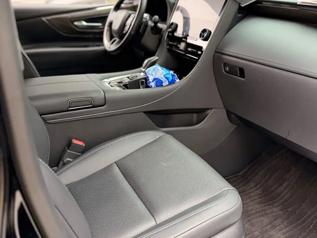Toyota Vellfire — миниатюра 10