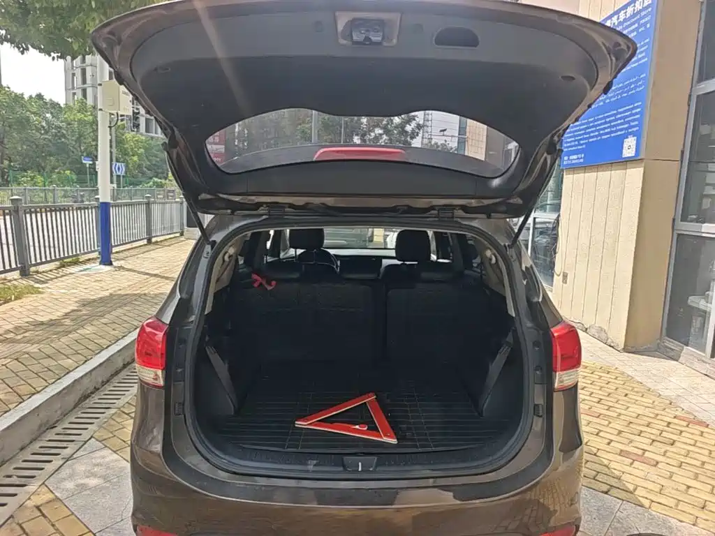 Kia Carens — миниатюра 19