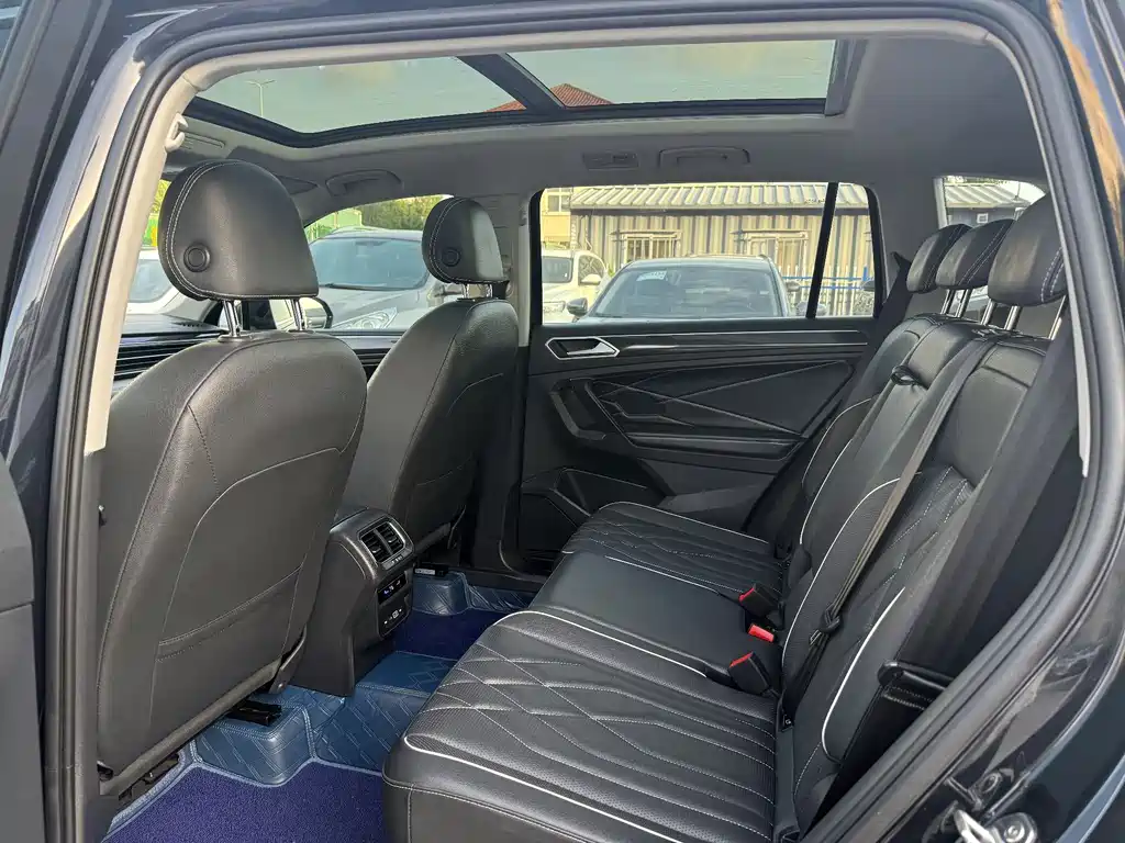 Volkswagen Tiguan L L 2021 330TSI AT Smart