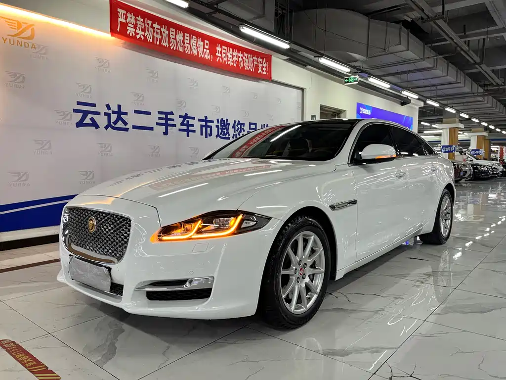 JAGUAR XJ