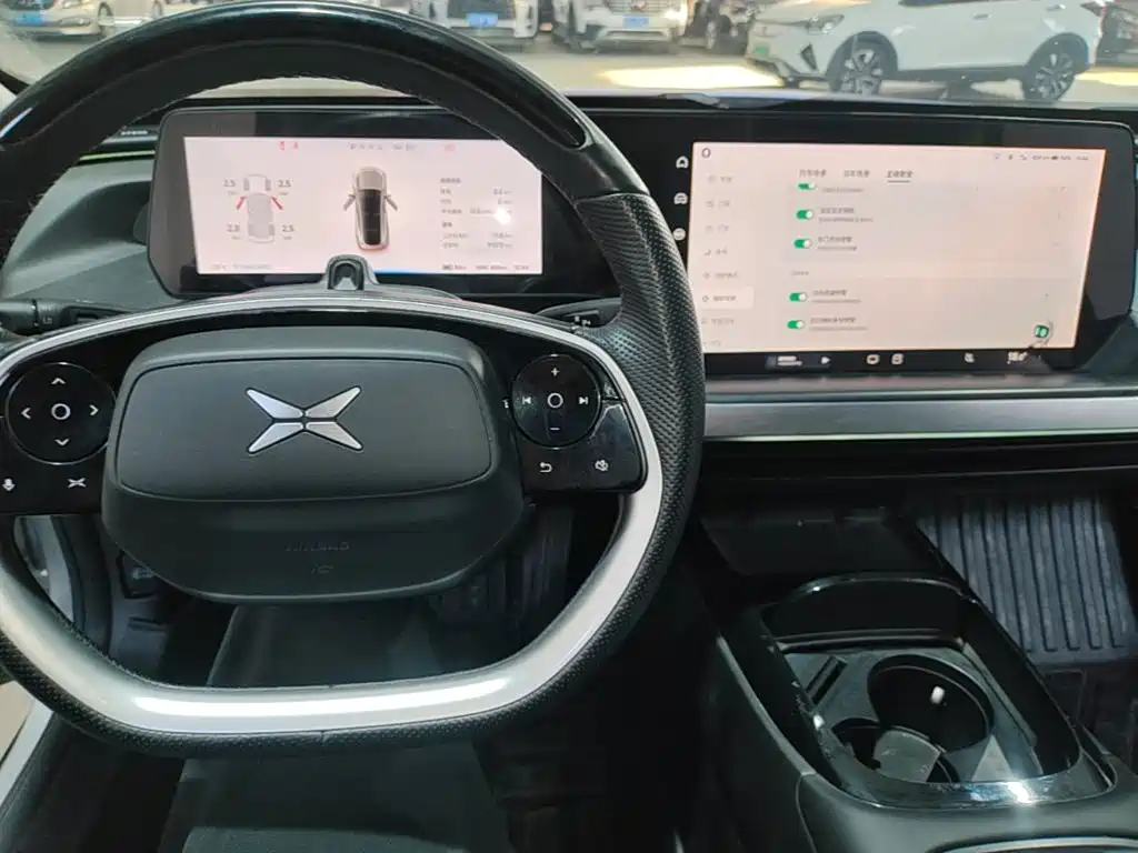 XPeng P7 — миниатюра 10