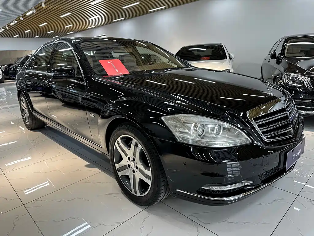 Mercedes-Benz S-Class 2011