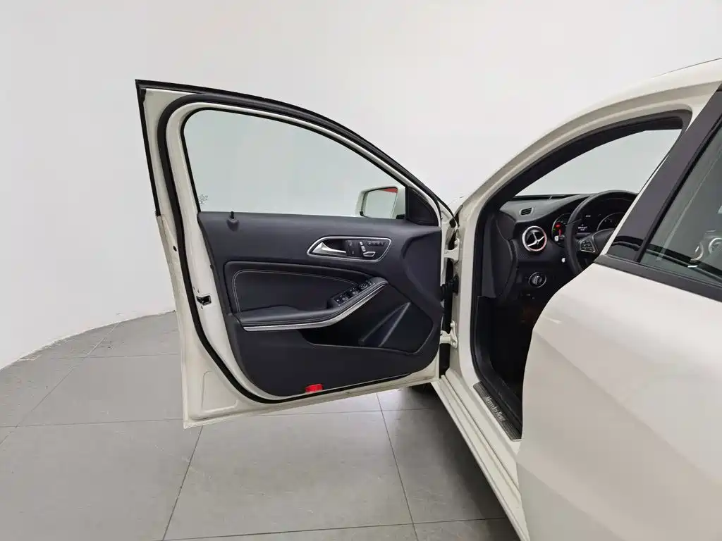 Mercedes-Benz A-Class (Import) — миниатюра 8