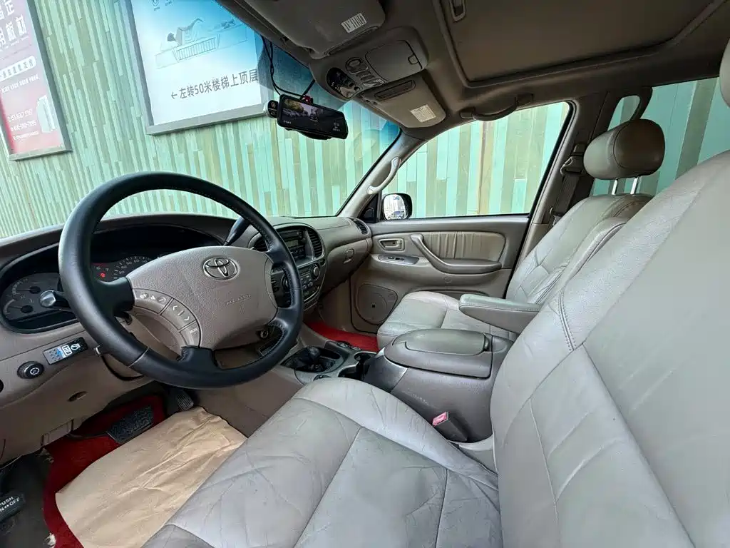 Toyota Sequoia — миниатюра 3