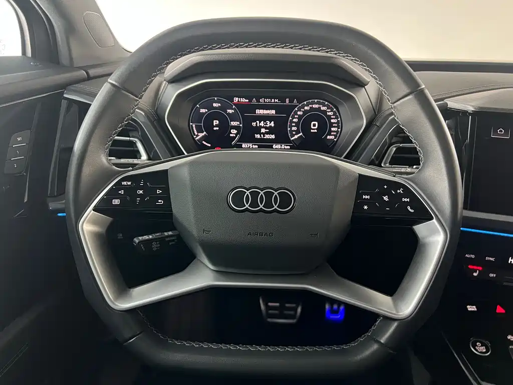 AUDI Q4 E TRON