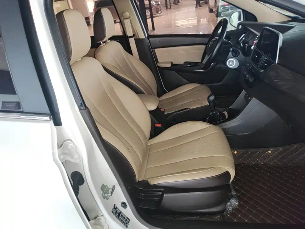 Baojun 310W — миниатюра 25