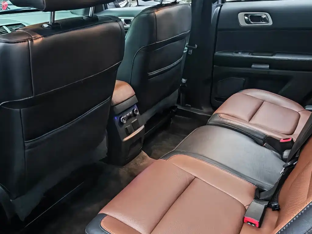 Ford Explorer (Import) — миниатюра 9