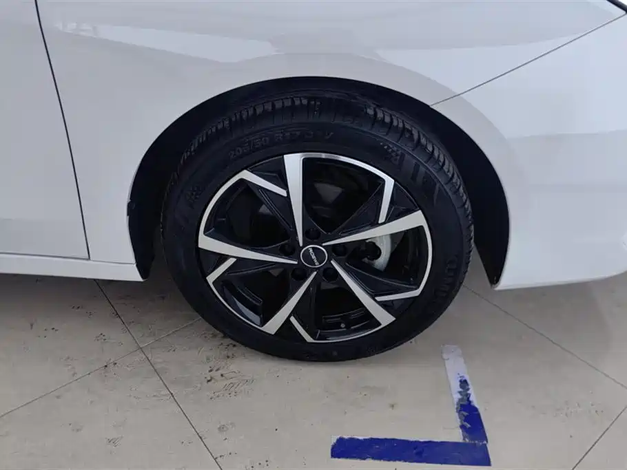 Roewe i5 2023 1.5L CVT