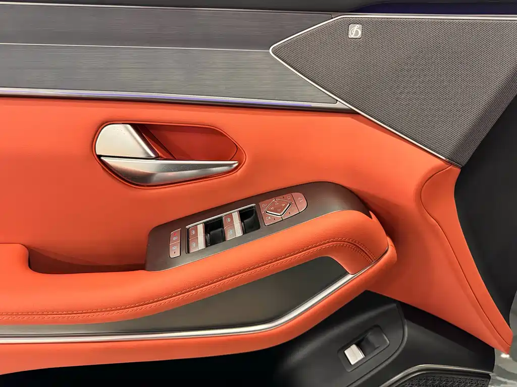 BYD Tang L - фото 8
