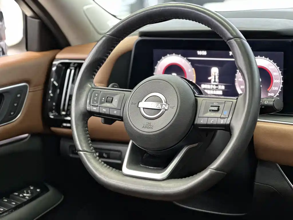 NISSAN EXPLORING THE LAND