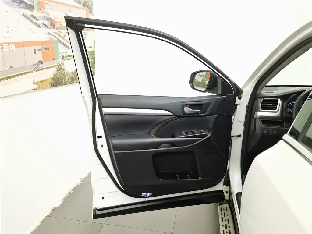 Toyota Highlander 2018 2.0T Luxury 7 мест V