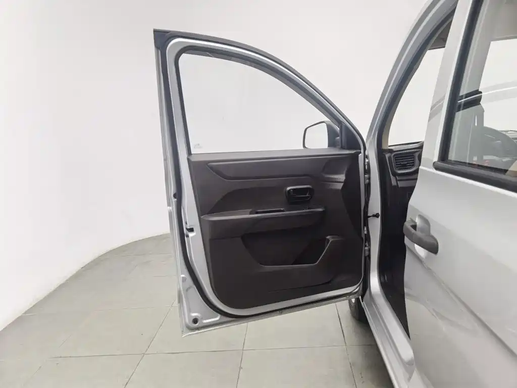 Wuling Hongguang V — миниатюра 8