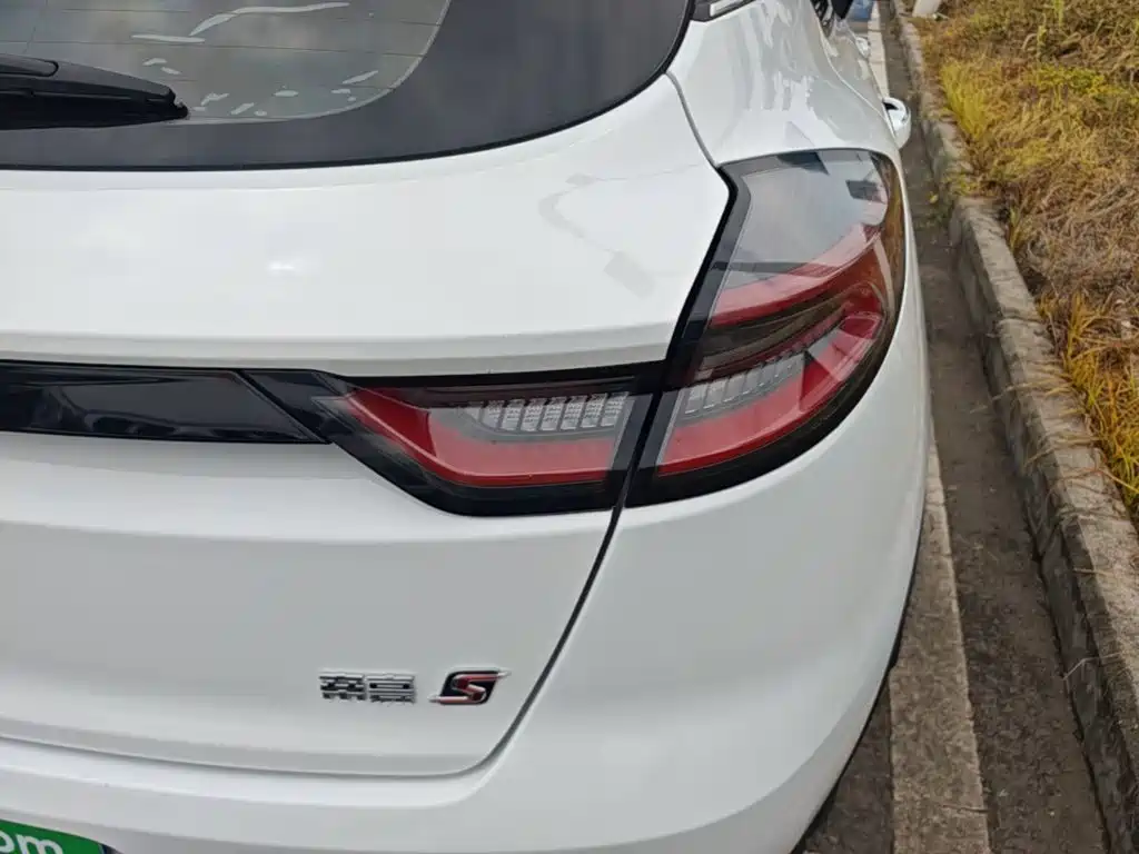 Geely Emgrand S — миниатюра 8