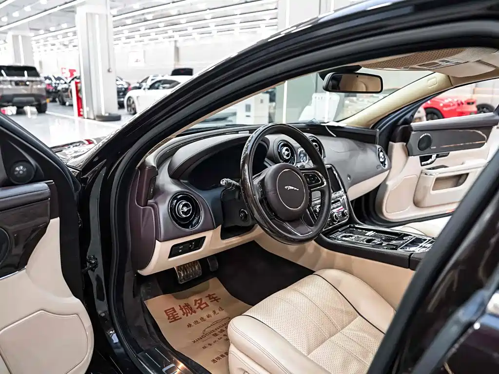 Jaguar XJ — миниатюра 4