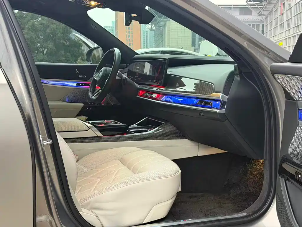 BMW i7 — миниатюра 20