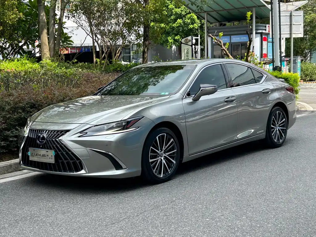 Lexus ES 2022