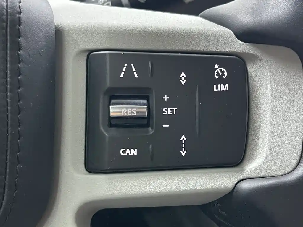 Land Rover Defender — миниатюра 8