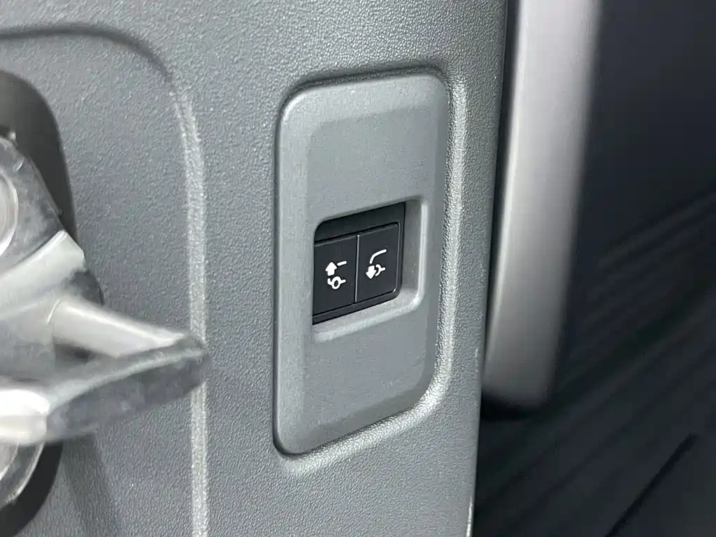 Land Rover Defender — миниатюра 22