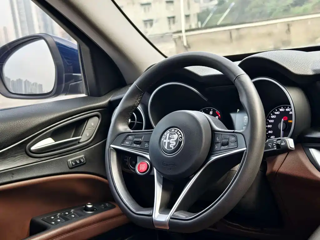 Alfa Romeo Stelvio 2017 2.0T 200HP Luxury