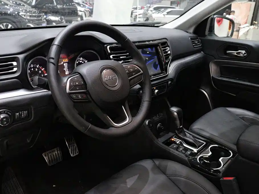 Jeep Grand Commander — миниатюра 6