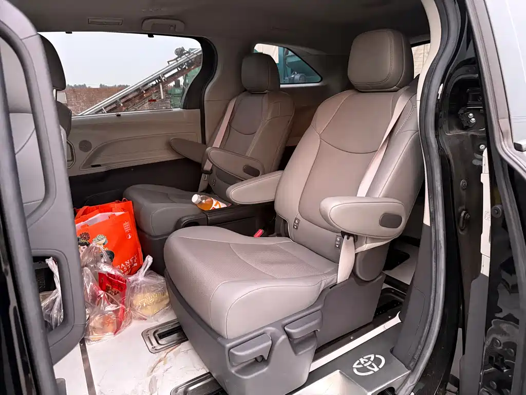 Toyota Sienna 2023 2.5L Luxury