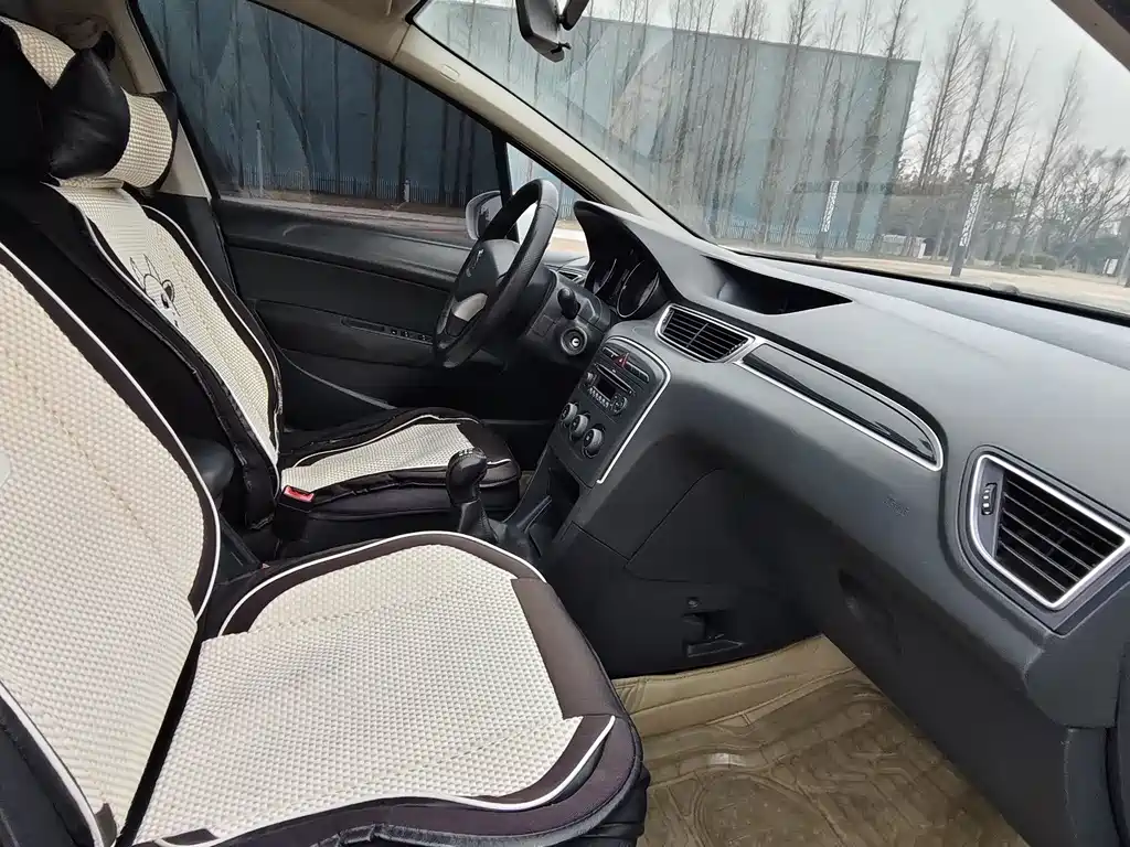 Peugeot 308 2013 1.6L MT