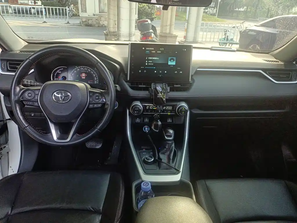 Toyota Wildlander New Energy — миниатюра 5