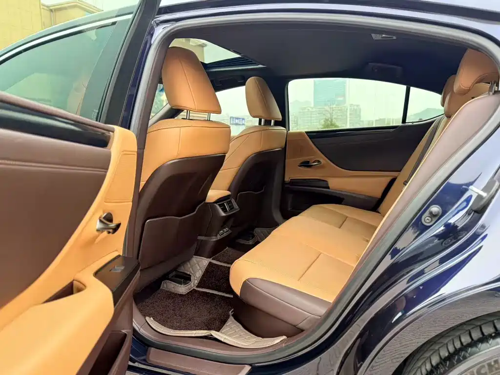 Lexus ES — миниатюра 9