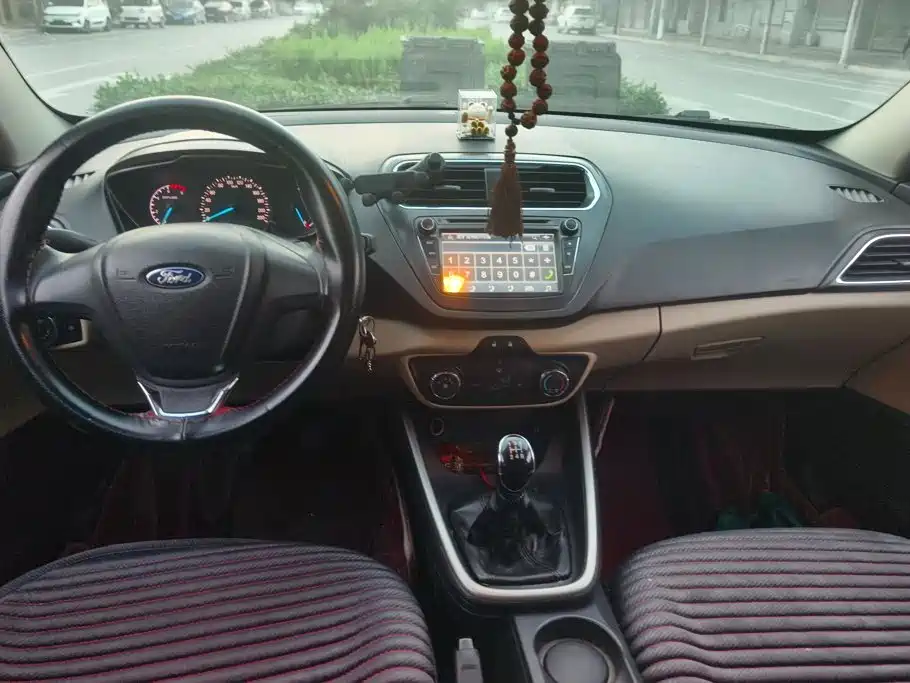 Ford Escort — миниатюра 12