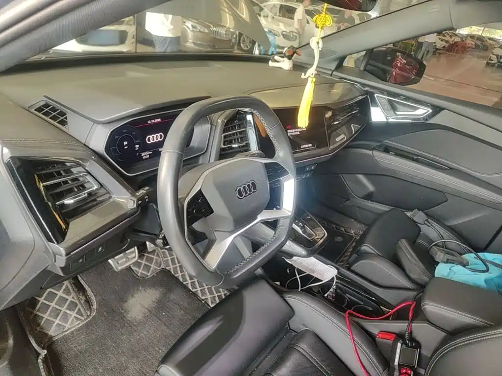 Audi Q4 e-tron — миниатюра 11