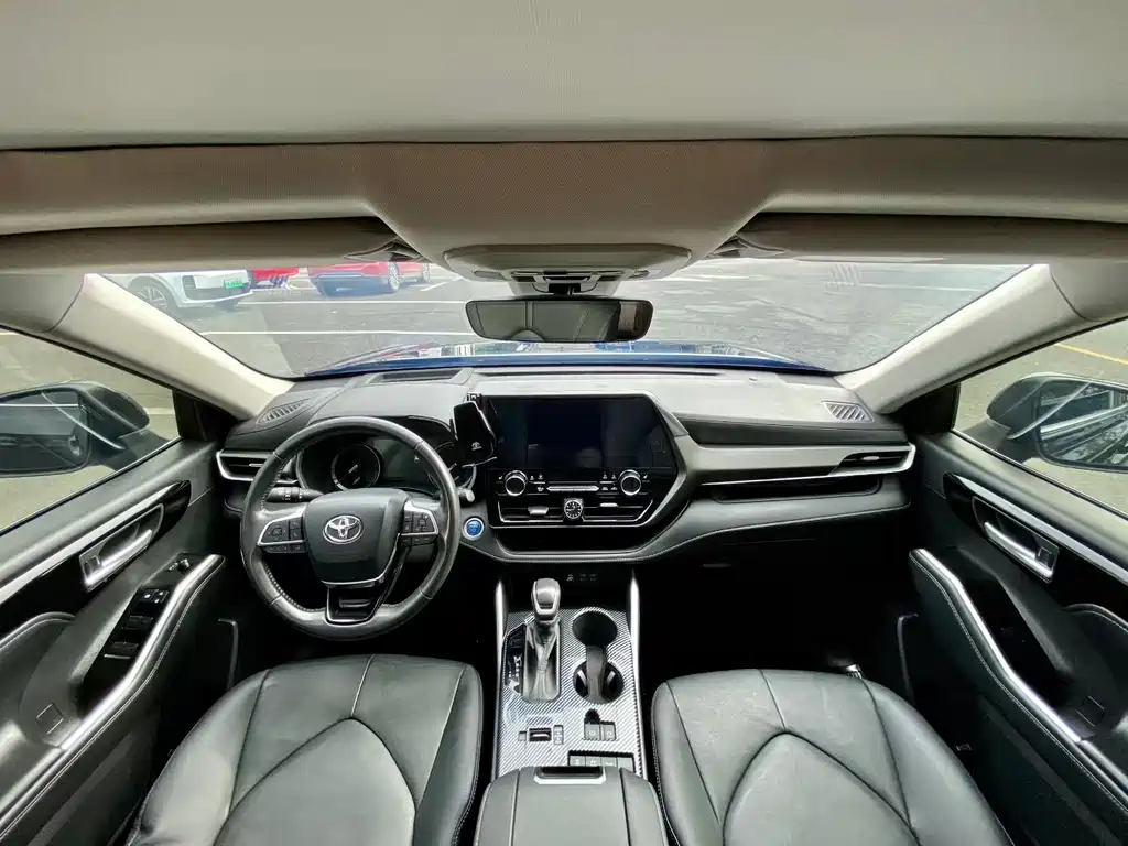 Toyota Highlander 2022 2.5L Luxury 7 мест