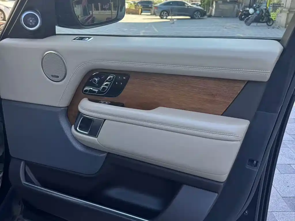Land Rover Range Rover — миниатюра 7
