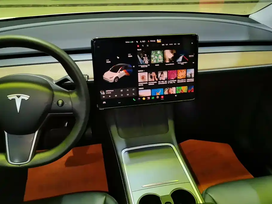 Tesla Model Y — миниатюра 13