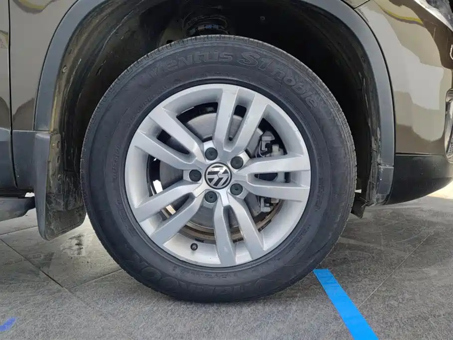 Volkswagen Tiguan 2015 1.8TSI AT