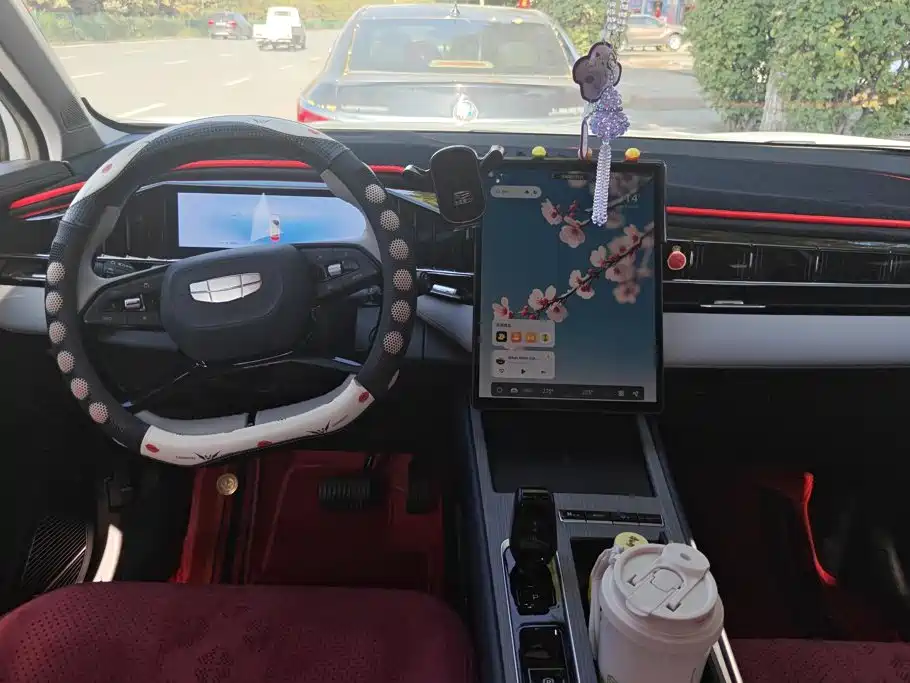 Geely Boyue L — миниатюра 12