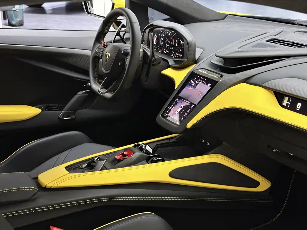 Lamborghini Revuelto — миниатюра 19