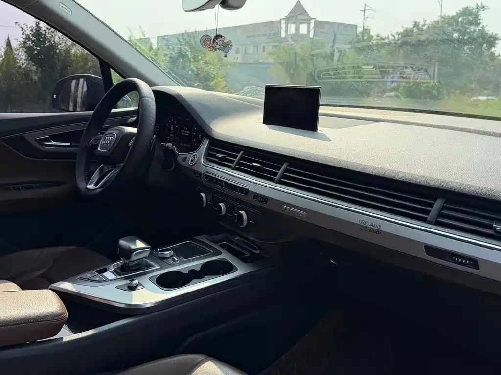 Audi Q7 — миниатюра 10