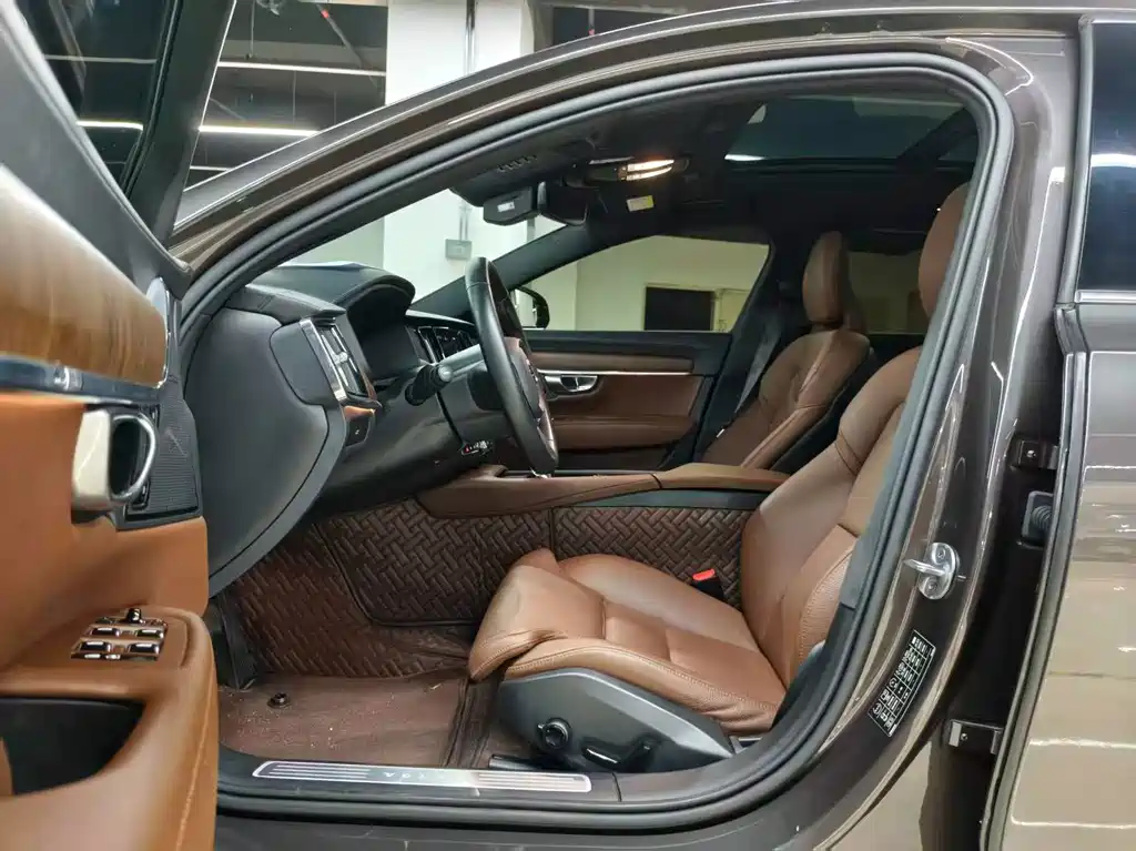 Volvo S90 — миниатюра 7