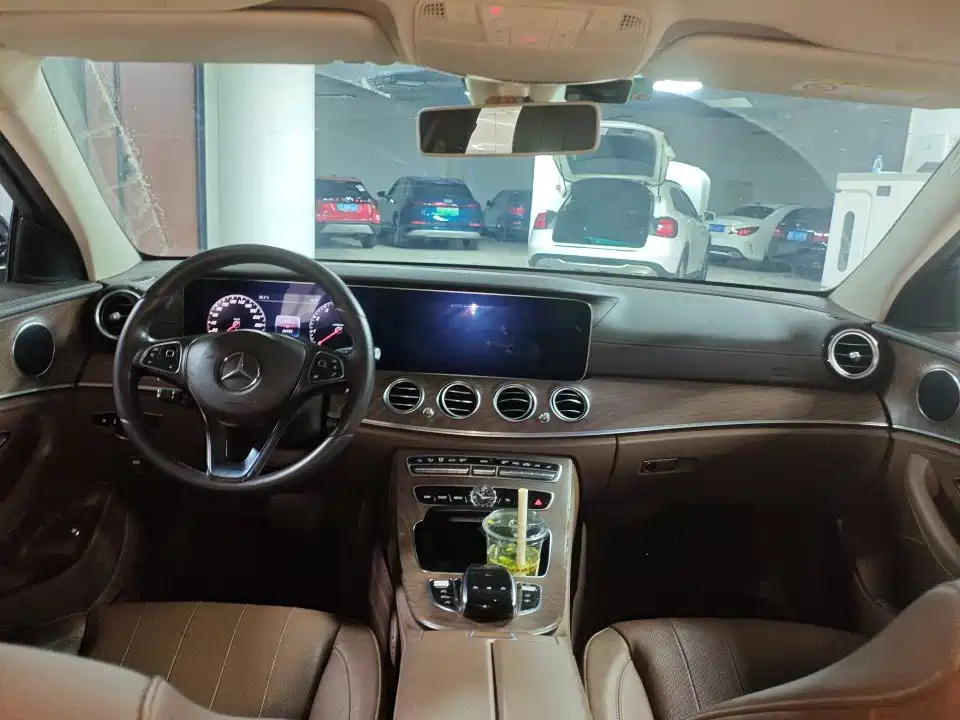 Mercedes-Benz E-Class — миниатюра 5