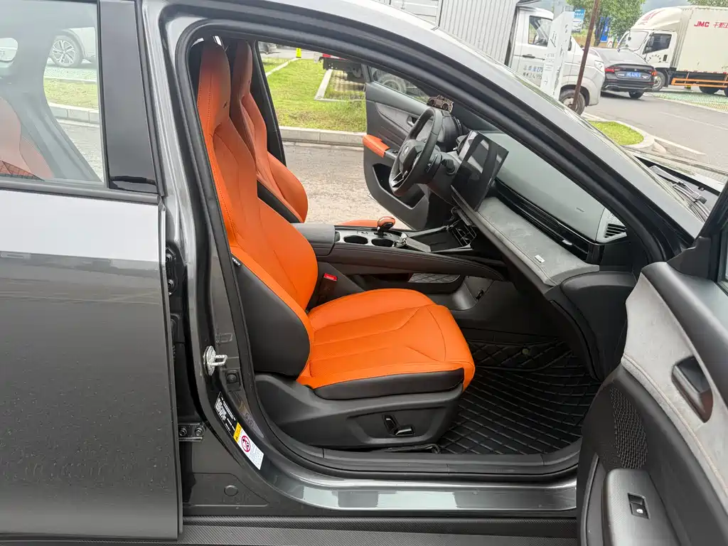 Changan UNI-V 2025 1.5T 500Bar Luxury Sport