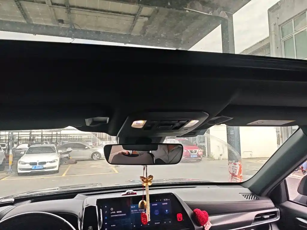 Toyota Crown Kluger — миниатюра 18