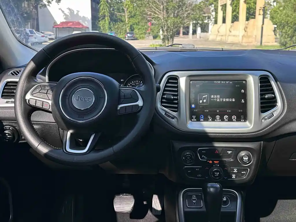Jeep Compass — миниатюра 12